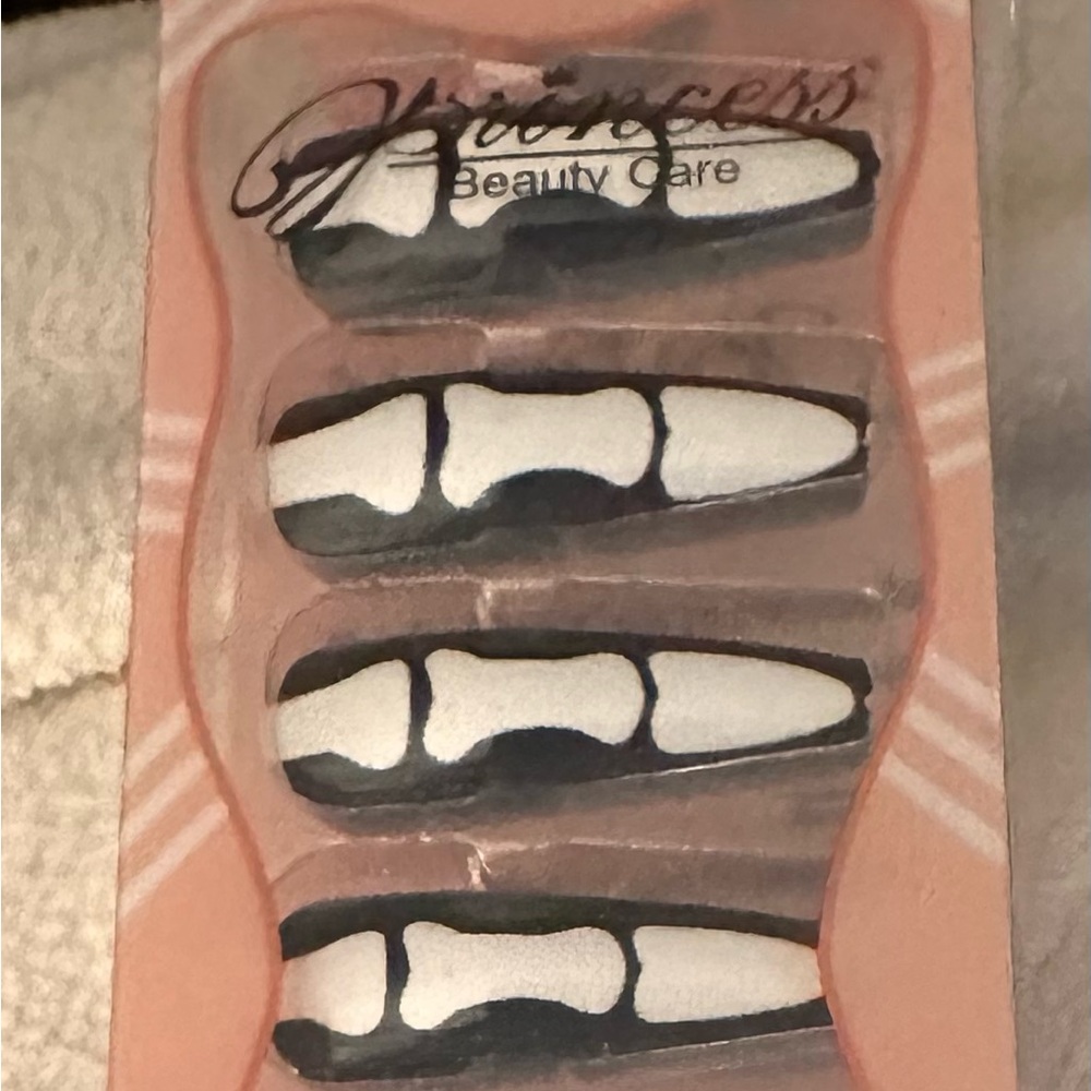 NWT Set of 12 designed Halloween nails